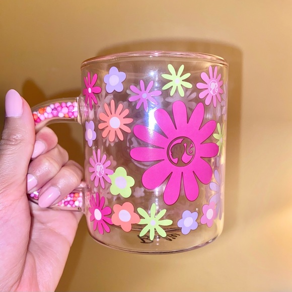 Barbie Glass Mug 10.5 oz Barbie Dreamhouse Living Tour - Picture 2 of 6